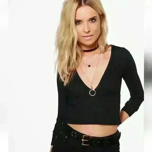 NEW NWT Boohoo Women's Harper Plunge Rib Ribbed Long Sleeve Black Crop Top